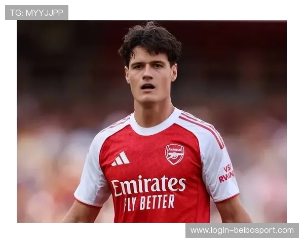 欧洲豪门争冠激烈，足坛新星崛起引发转会风潮